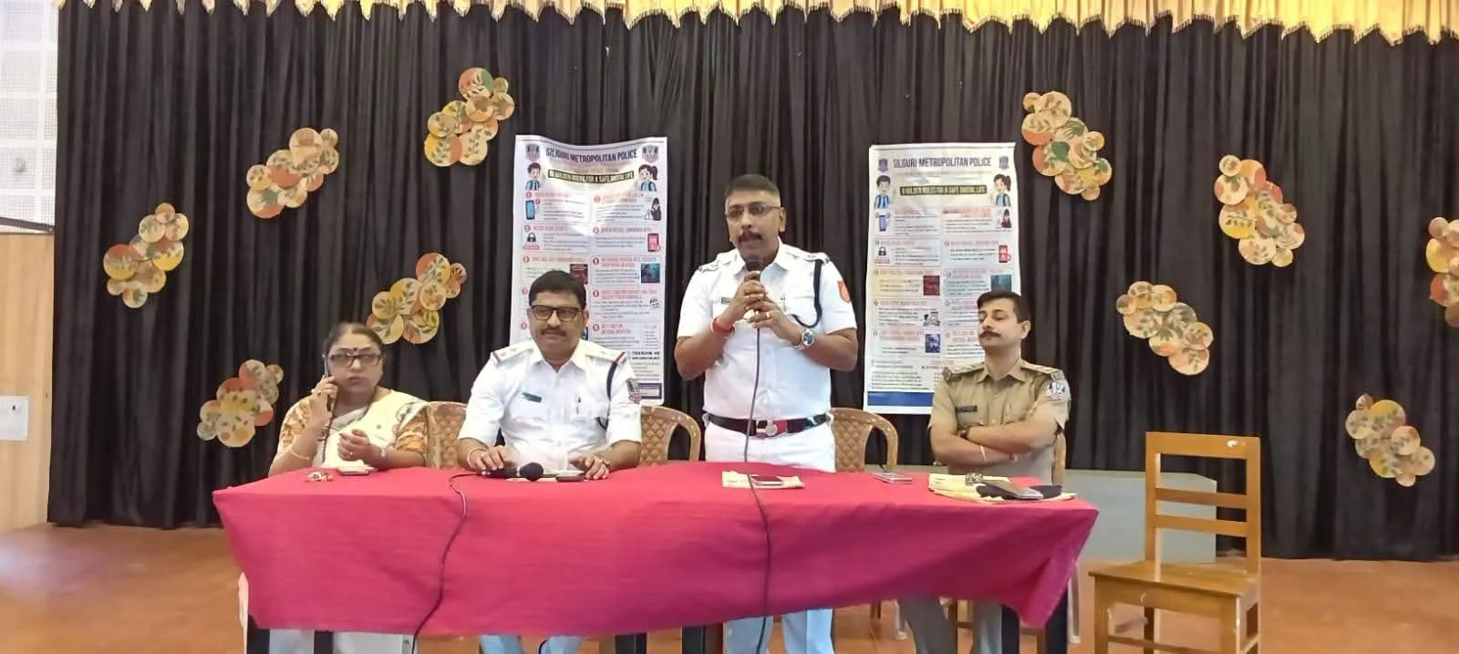 सिलिगुड़ी पुलिस ने चलाया साइबर और ड्रग जागरूकता अभियान