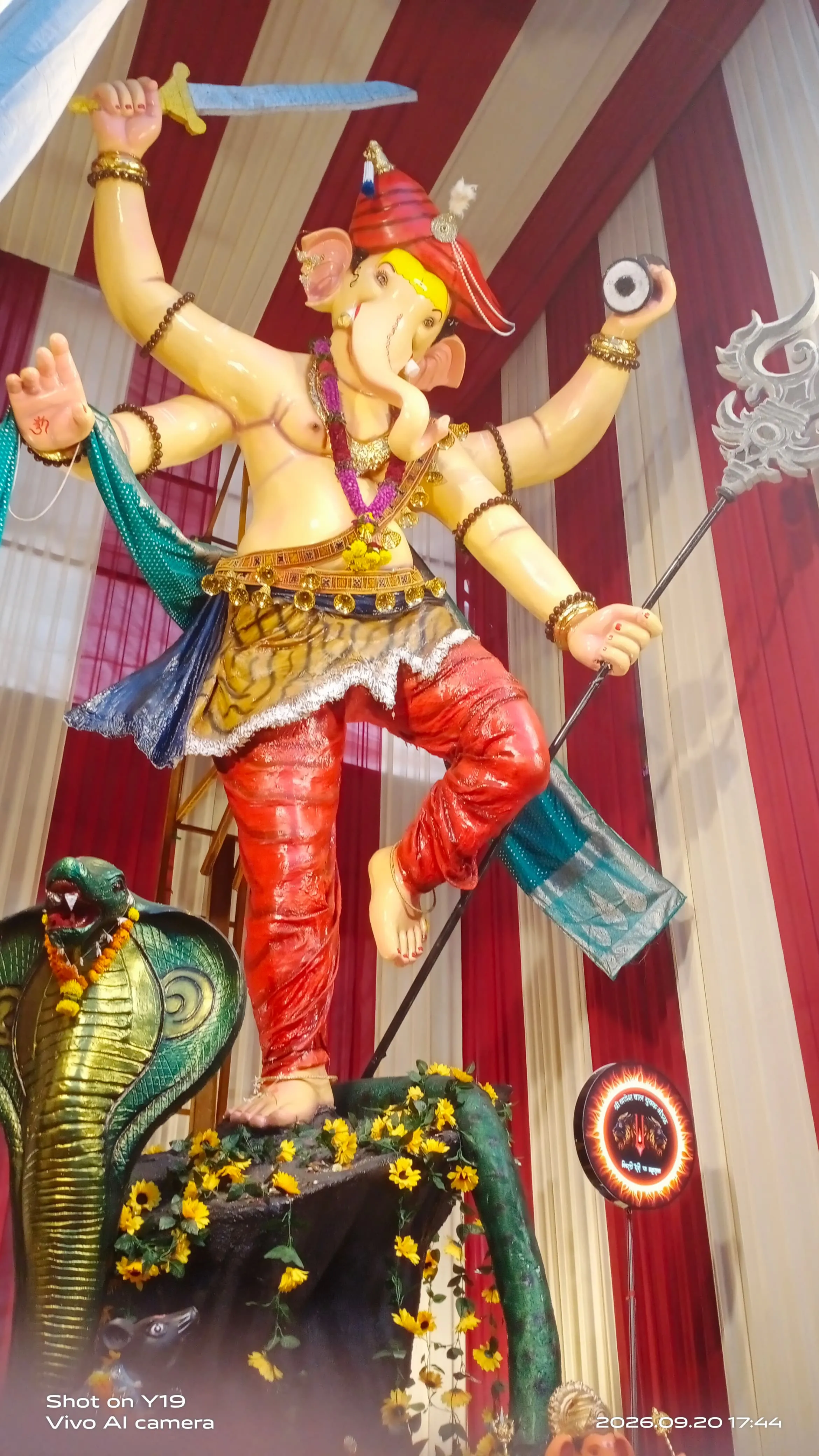 ??ુરતમાં ગણપતિ બાપાના ગઈ કાલના દર્શનીય ફોટા, ભક્તોમાં ઉત્સાહ યથાવ?