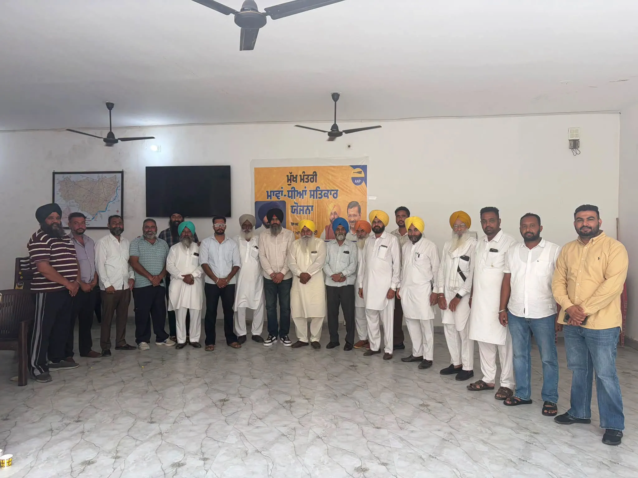 ਅੱਜ ਆਮ ਪਾਰਟੀ ਦਫਤਰ ਸ਼੍ਰੀ ਹਰਗੋਬਿੰਦਪੁਰ ਸਾਹਿਬ ਵਿਖੇ ਐਮ ਐਲ ਏ ਅਮਰਪਾਲ ਸਿੰਘ ਦੇ ਦਿਸ਼ਾ ਨਿਰਦੇਸ਼ਾ ਹੇਠ ਹਲਕਾ ਸ਼੍ਰੀ ਹਰਗੋਬਿੰਦਪੁਰ ਸਾਹਿਬ