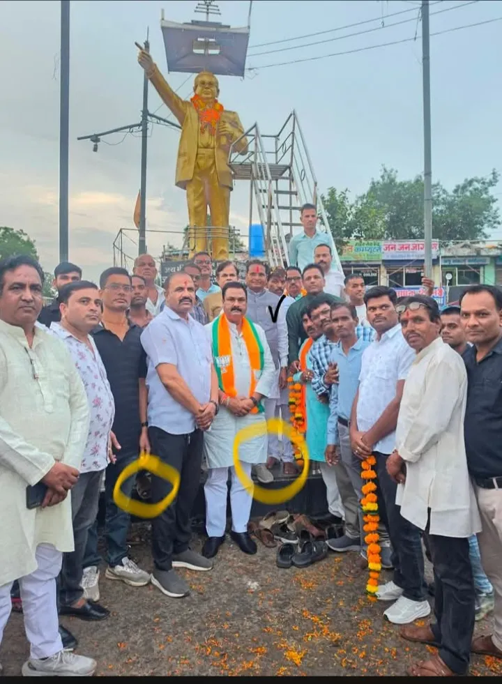 सत्ता की लालच में महापुरुष का अपमान किया जा रहा है।
भाजपा सरकार द्वारा डॉ भीमराव आंबेडकर जी अपमान किया जा रहा है।।
 भाजप