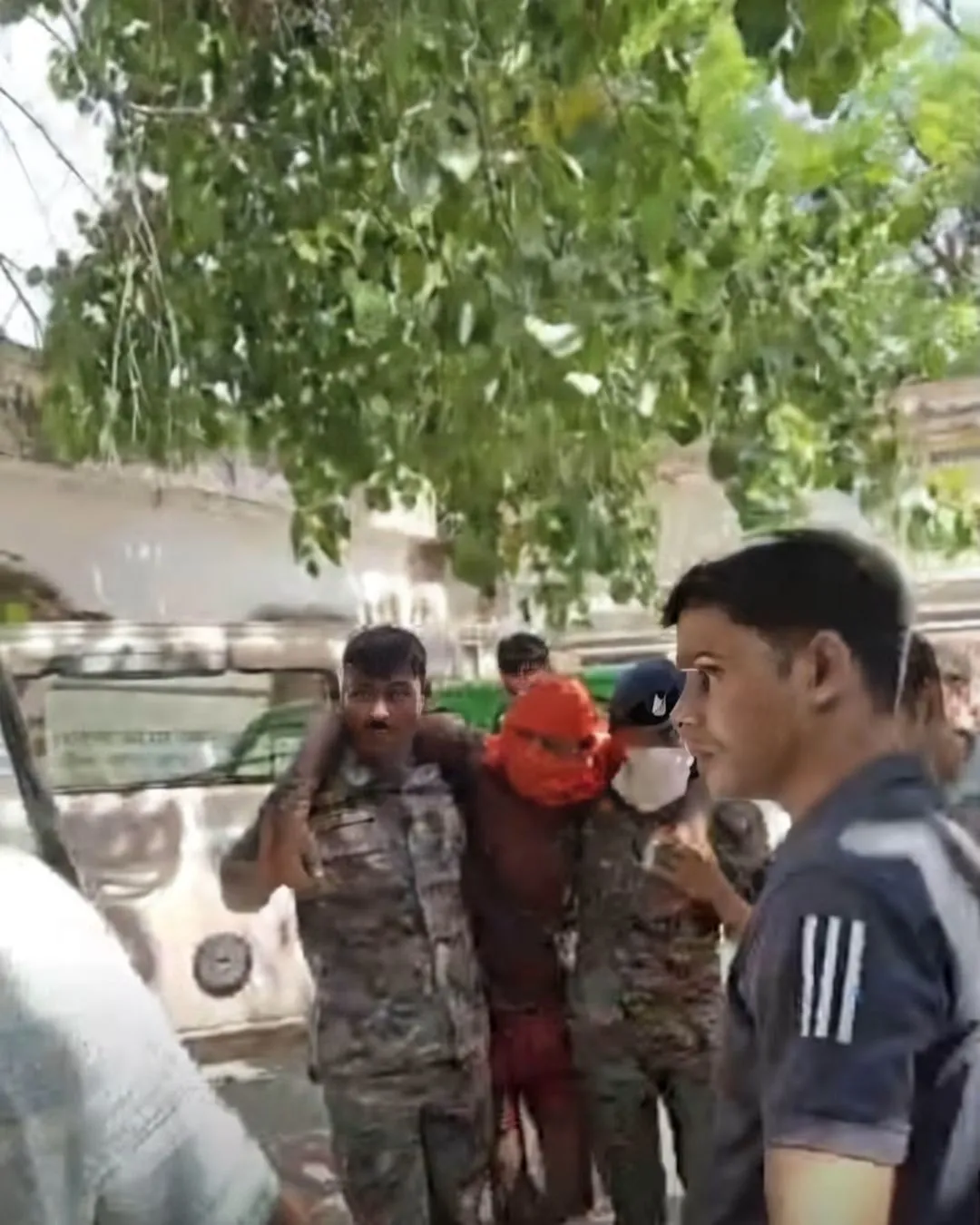जमुई में नाबालिग के साथ छेड़छाड़ का चार आरोपित हुआ गिरफ्तार, जिसमें पुलिस ने एक आरोपी हाफ एनकाउंटर