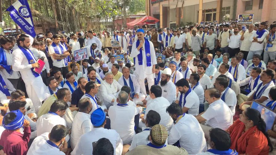 बिजनौर कलेक्ट्रेट में आरक्षण को लेकर आजाद समाज पार्टी का बड़ा प्रदर्शन।