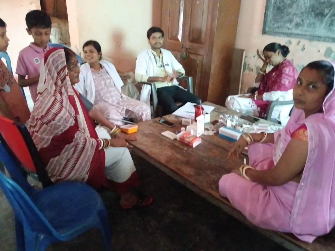 विकास शिविर में पदाधिकारियों की अनुपस्थिति, विकास मित्र के सहारे रहा शिविर