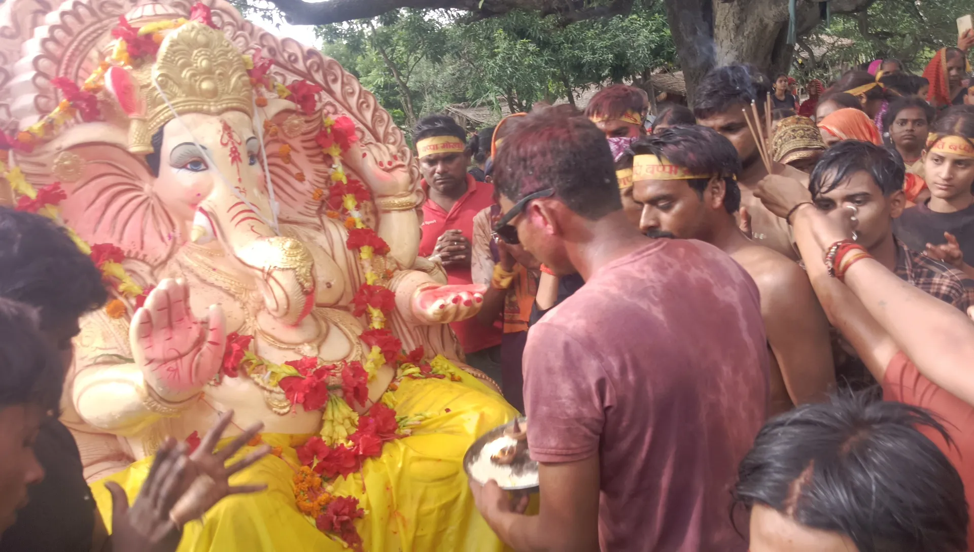 बारा में गणपति बप्पा की भव्य विदाई, जयकारों के बीच हुआ विसर्जन