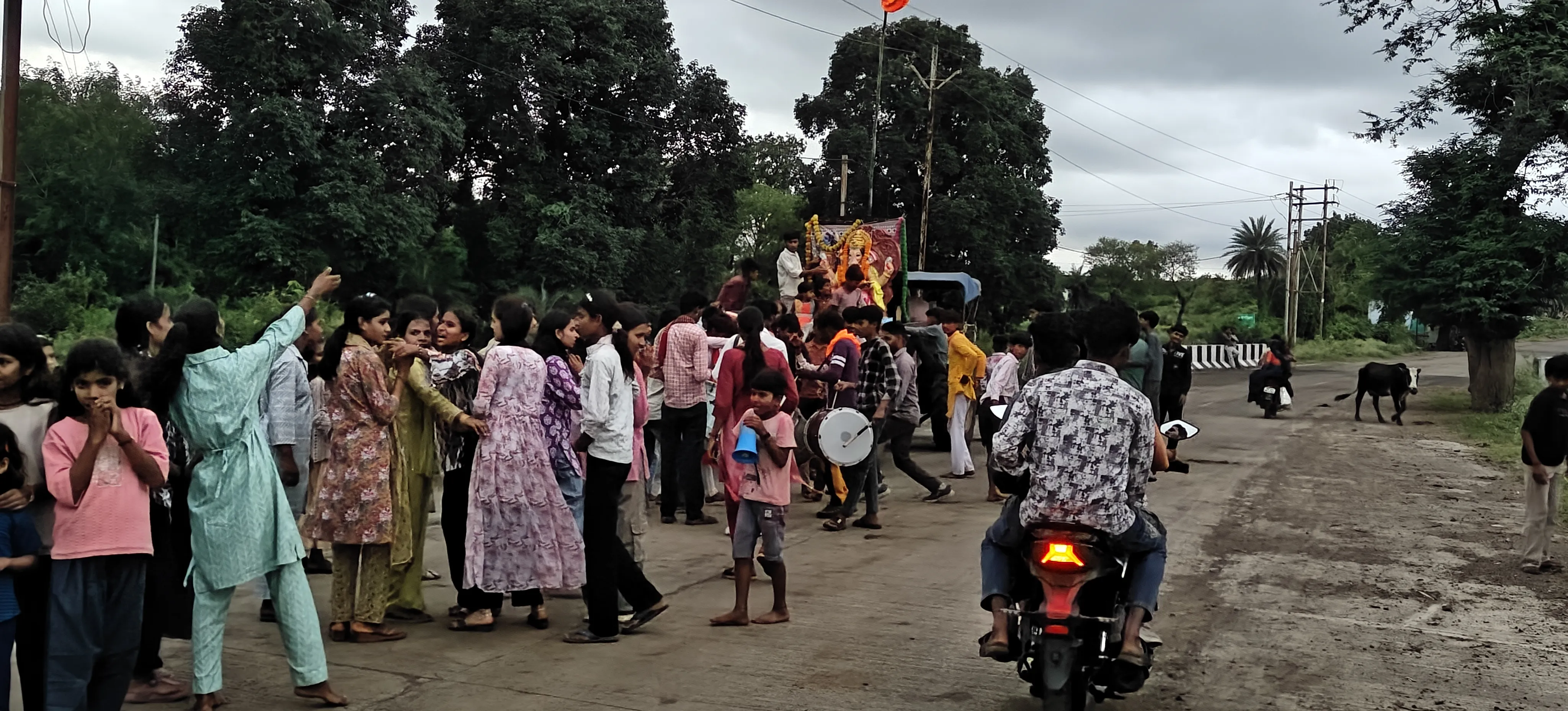 ग्राम इमलानी में निकली गणेश विसर्जन शोभायात्रा