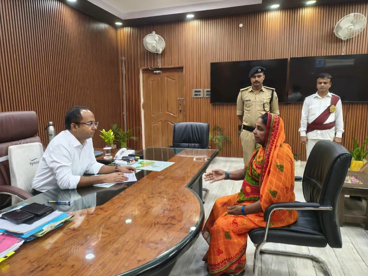 आमजनों की समस्याओं के समाधान को लेकर जिला पदाधिकारी ने की जनसुनवाई