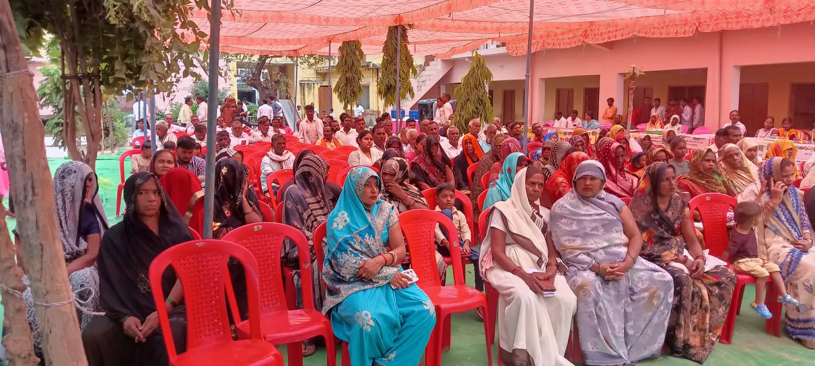 राजपुर कलां और 
बड़ागांव में ग्राम चौपाल का आयोजन ग्रामीणों ने सड़क, जल व नाली की समस्याएं उठाईं