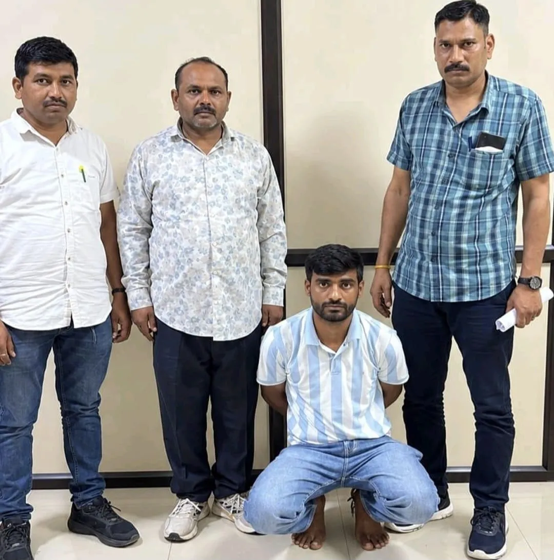 NDPSના ગુન્હામા પેરોલ જમ્પ કરી બે વર્ષથી ફરાર આરોપીને પેરોલ ફર્લો ટીમે દિલ્હીથી દબોચ્યો