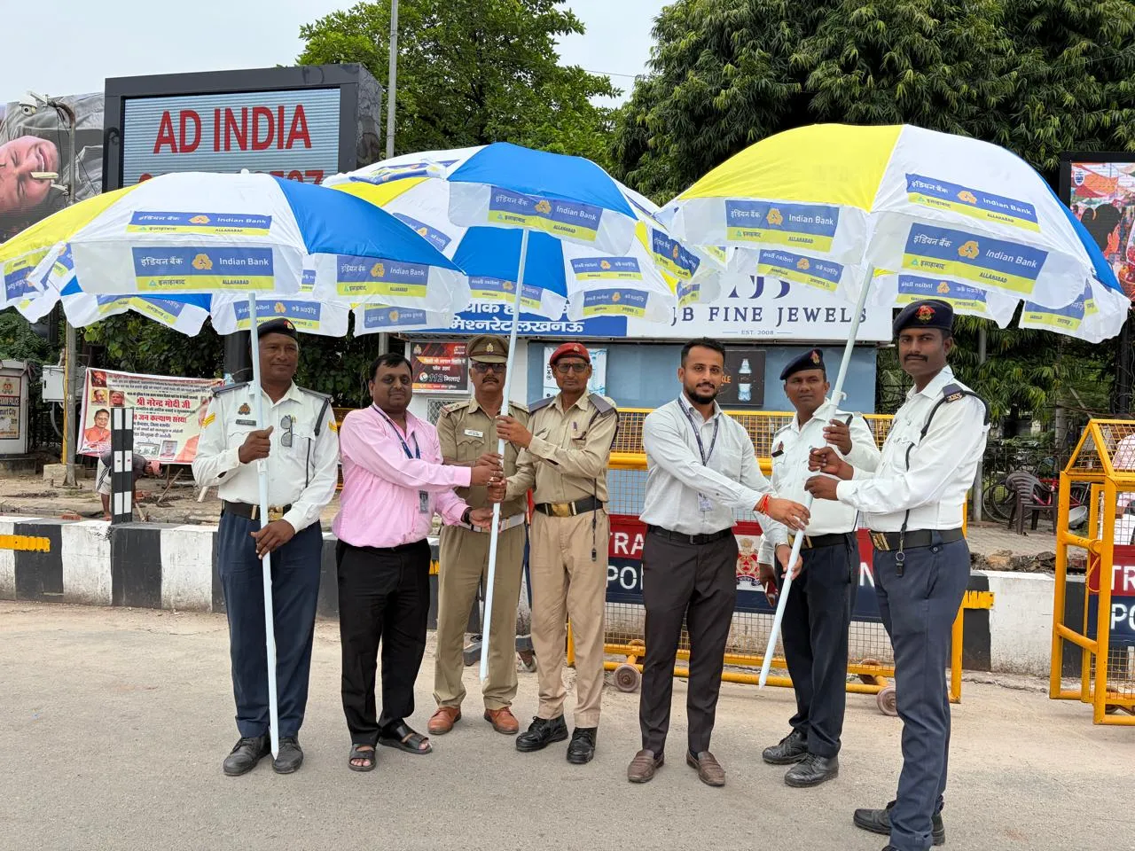 Indian Bank gifted relief umbrellas to traffic police....