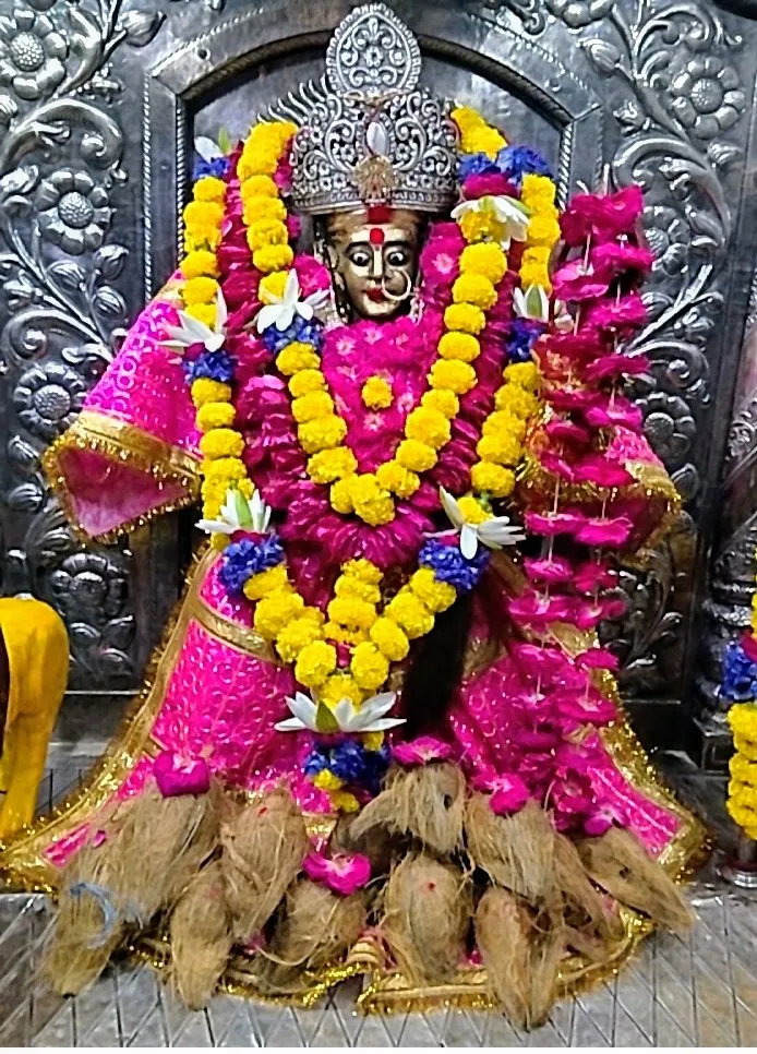 किदवई नगर में जगत जननी आदि शक्ति त्रिपुर सुंदरी के स्वरूप का दिव्य दर्शन, शयन आरती से पहले आयोजन
