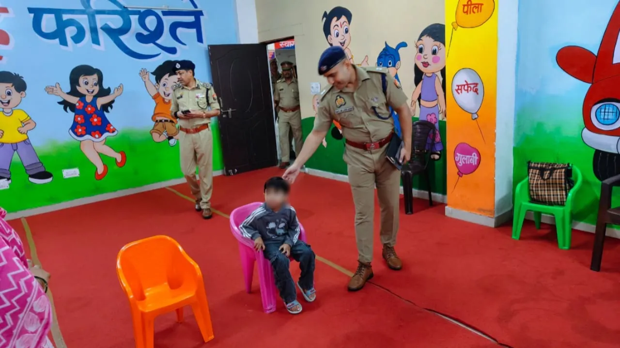 उन्नाव में थाना समाधान दिवस पर अधिकारियों ने सुनी फरियादियों की समस्याएं