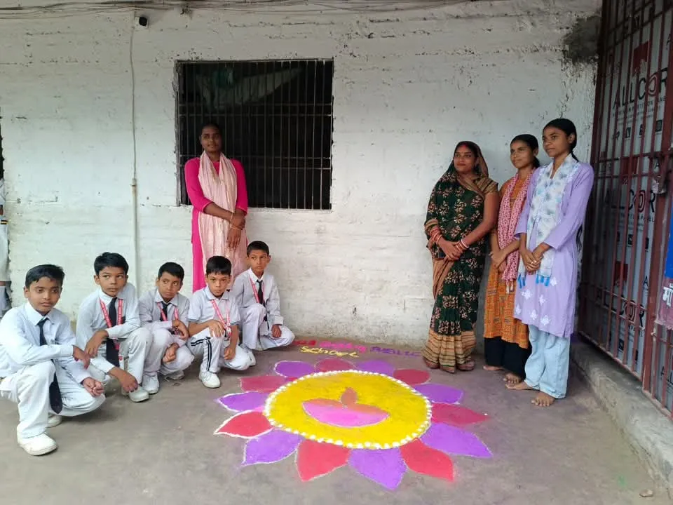 माॅं भारती पब्लिक स्कूल, महुआ में ‘मेरे सपनों का भारत’ रंगोली प्रतियोगिता का आयोजन।