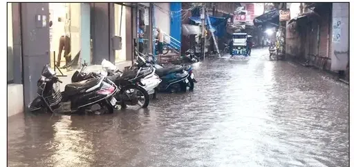 बारिश मे डूबा शहर ठहर गई जिंदगी 
मुरादाबाद महानगर स्मार्ट सिटी का हाल