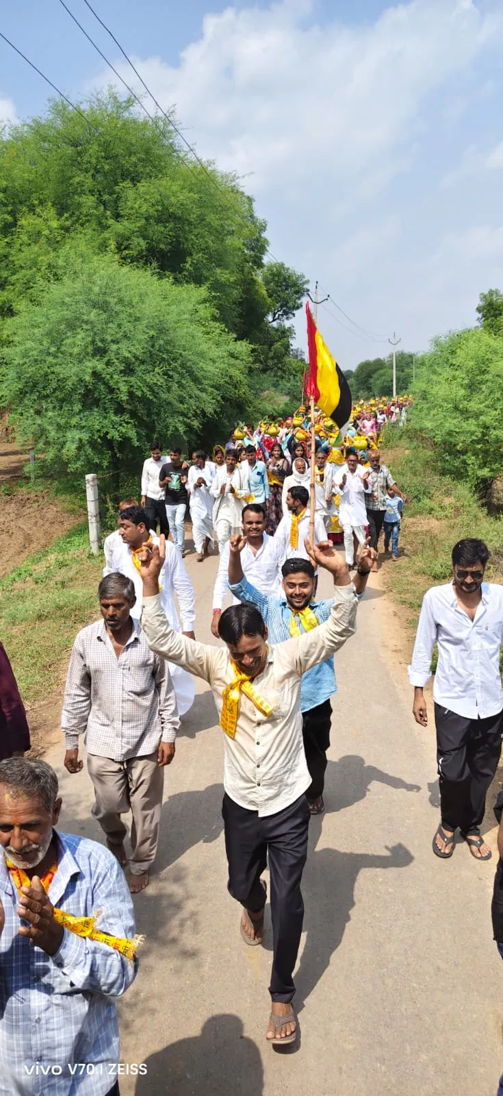 ऊकरूंद गांव में श्रीमद् भागवत कथा का भव्य शुभारंभ, निकली विशाल कलश यात्रा
भक्ति के रंग में रंगा पूरा गांव, जगह-जगह