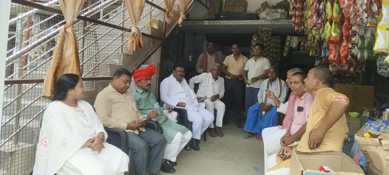 पीड़ित परिवारों से मिले सांसद रमाशंकर राजभर, क्षेत्र भ्रमण कर जताई संवेदना
