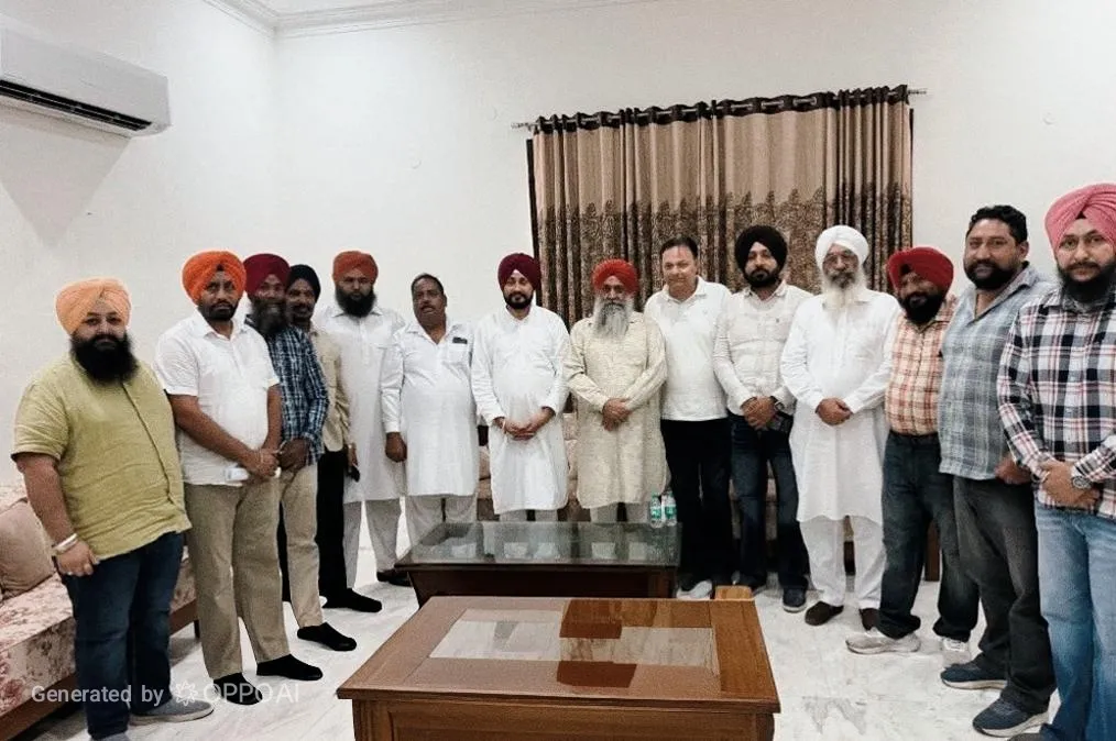 पूर्व मुख्यमंत्री चरणजीत सिंह चन्नी ने कांग्रेस के ओबीसी और एससी सेल के पदाधिकारियों के साथ विचार-विमर्श किया।