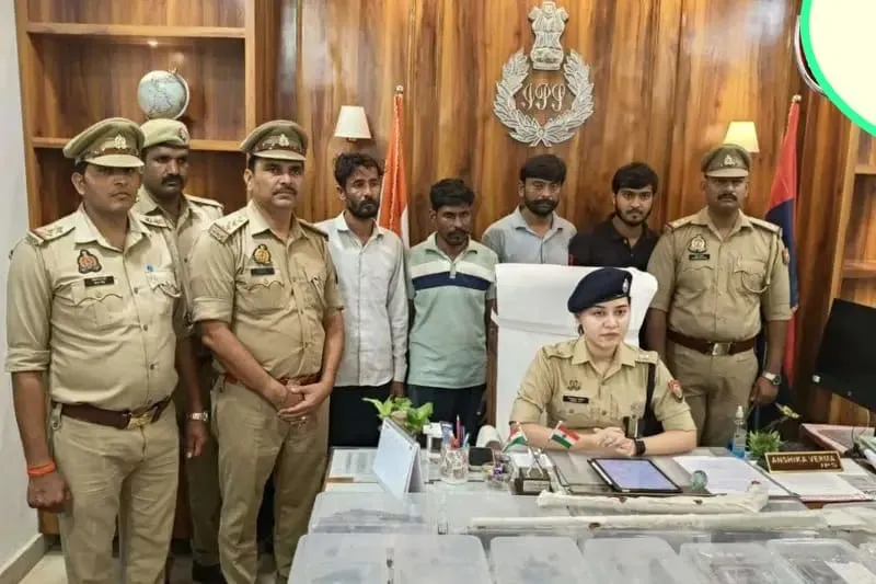 बंद पड़े भट्ठे पर चल रही थी तमंचों की फैक्ट्री, पुलिस ने मारा छापा, 4 गिरफ्तार, 12 देशी तमंचे समेत कई चीजें बरामद