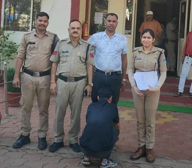 विवाहिता से दुष्कर्म मामले में एक आरोपी गिरफ्तार, दूसरा फरार