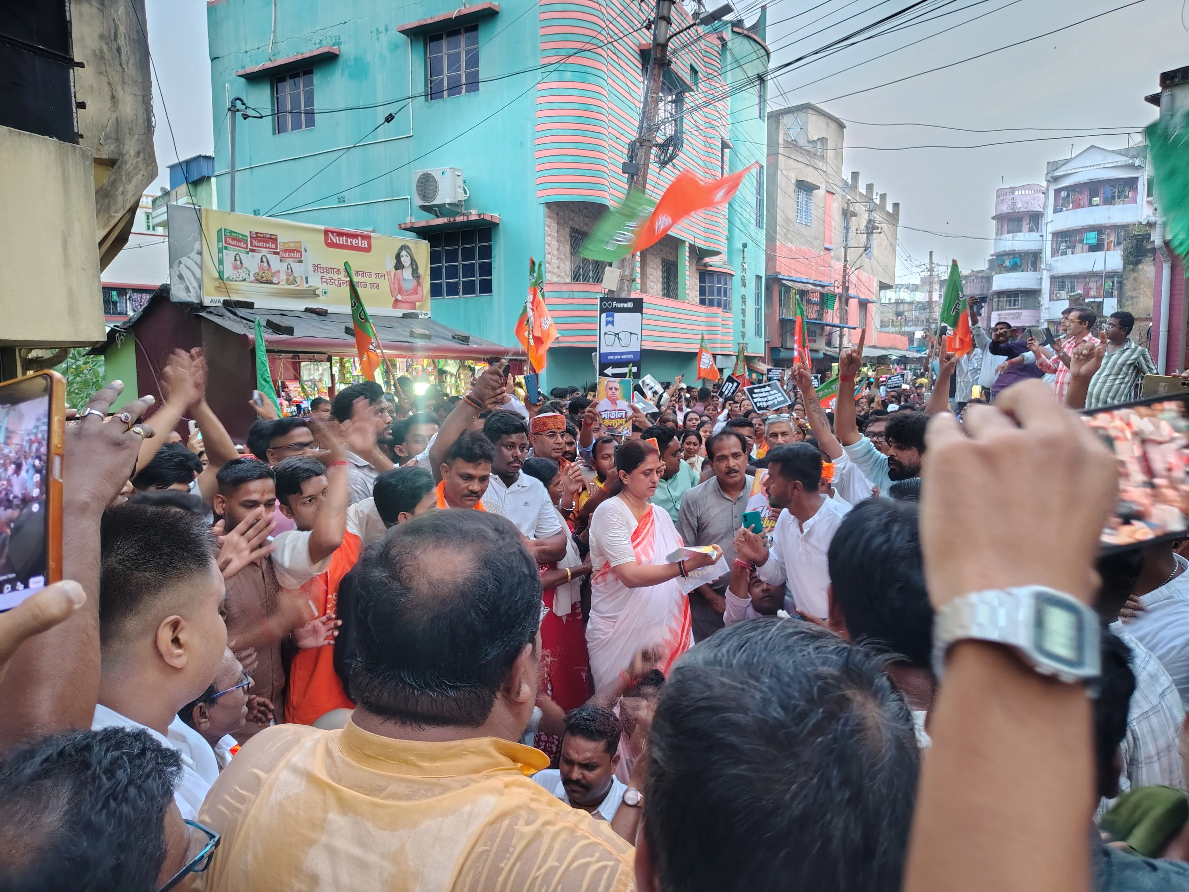 कल्याण बनर्जी की टिप्पणी के विरोध में धिक्कार मार्च, जिला सभा नेत्री शशि सिंह झा के नेतृत्व में प्रदर्शन