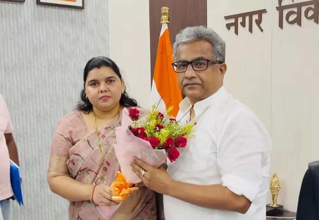 पूर्णिया के विकास के लिए पटना पहुंचीं मेयर विभा कुमारी, 30 पार्षदों के साथ मंत्री नीतीश मिश्रा से की अहम मुलाकात