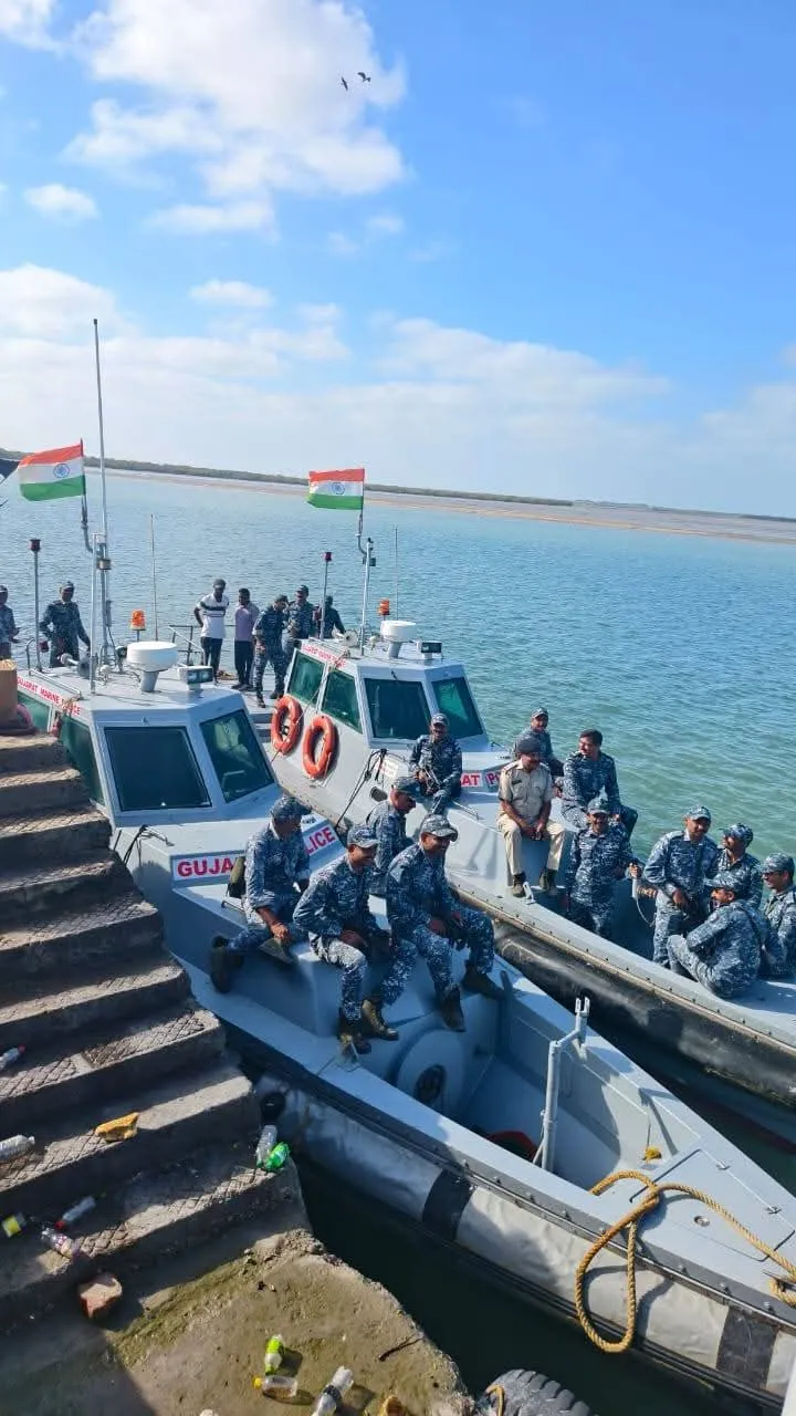 કચ્છમાં જખૌથી શિયાળબારી સુધી મરીન ટાસ્ક ફોર્સની બોટ ચેકિંગ ડ્રાઇવ, માછીમારોને સતર્ક રહેવા સૂચના