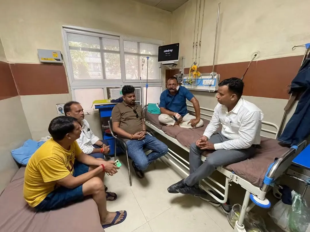 फायरिंग मामले मे पूर्व प्रमुख पति से मिलने पहुँचे विधायक विष्णु देव पासवान