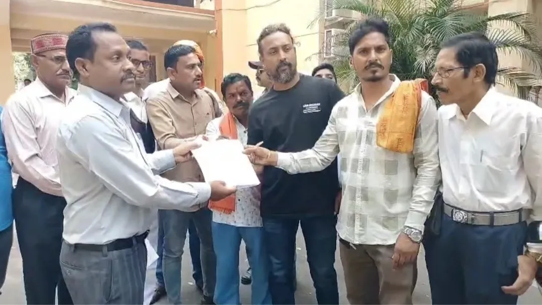 हत्या और आजीवन कारावास जैसे गंभीर मामलों के आरोपी पर कार्रवाई की मांग, कलेक्टर कार्यालय पहुंचा हिंदू टाइगर