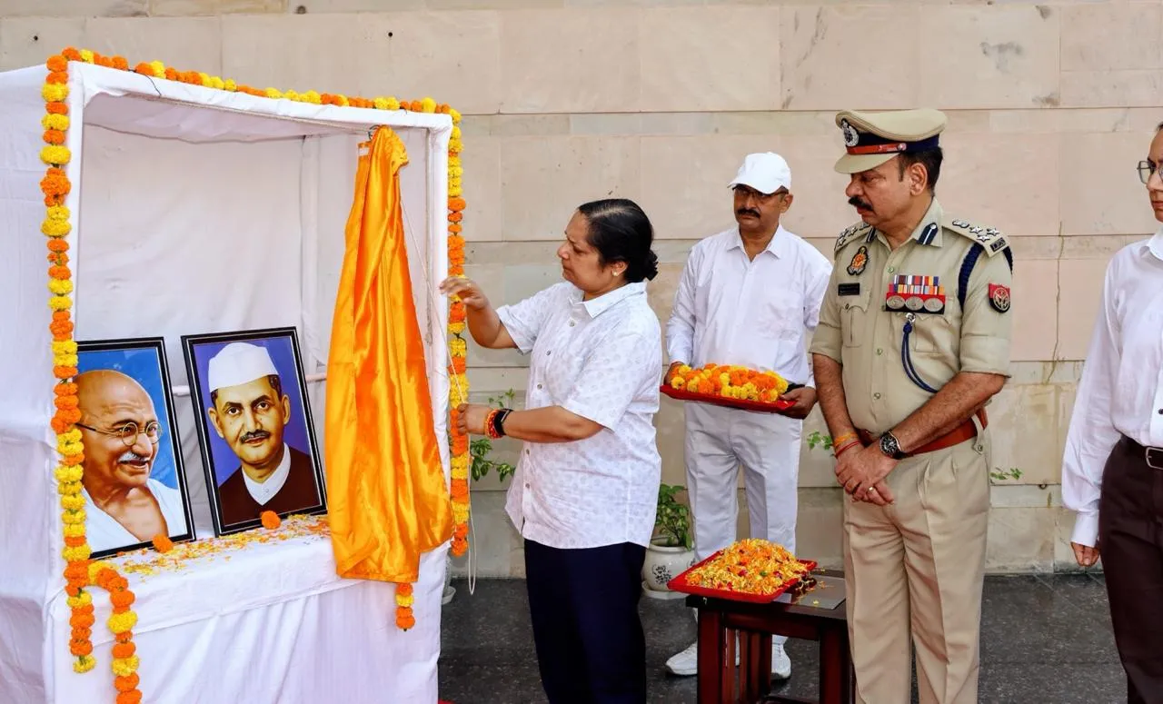 🚨 नोएडा पुलिस ने मनाई गांधी-शास्त्री जयंती 🚨