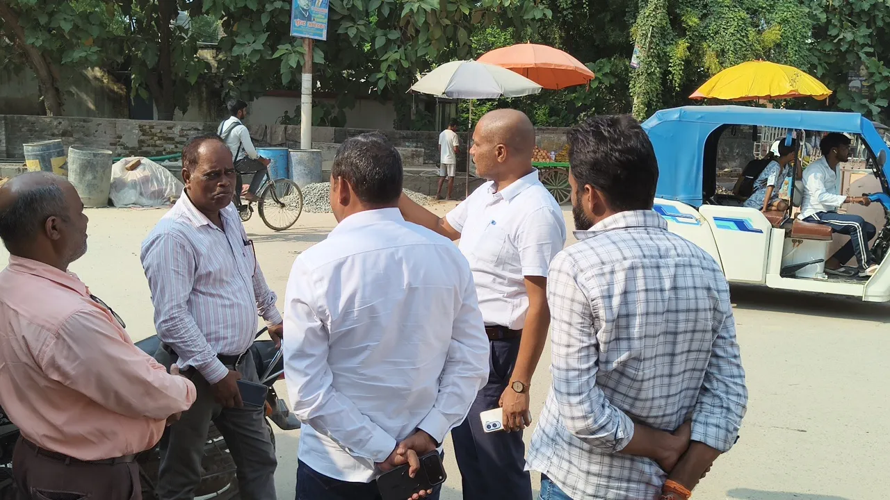 रात के अंधेरे में नाला निर्माण पर उठे सवाल, एसडीएम ने किया निरीक्षण, सैंपल जांच को भेजे