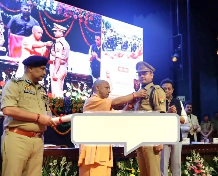 हरदोई के SP अशोक कुमार मीणा को वीरता पदक,CM योगी ने किया सम्मानित...