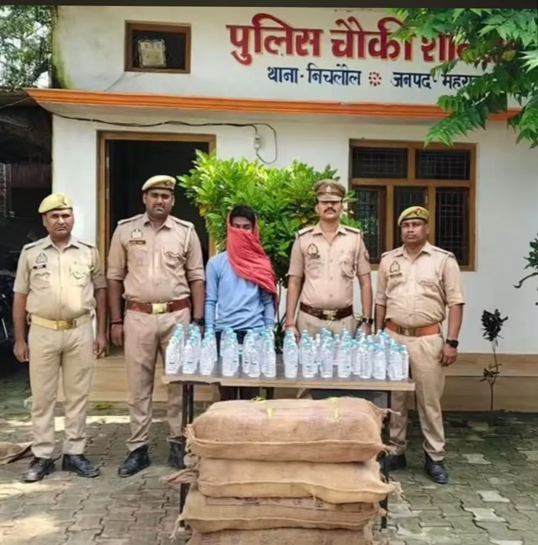 महराजगंज: भारत-नेपाल सीमा पर 450 बोतल नेपाली शराब बरामद, एक गिरफ्तार