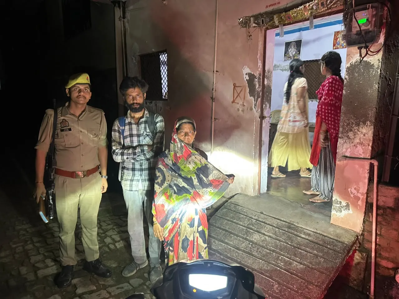 उन्नाव: संदिग्ध चेकिंग में युवक से पुलिस ने की पूछताछ, पहचान सत्यापन के बाद परिजनों को सौंपा