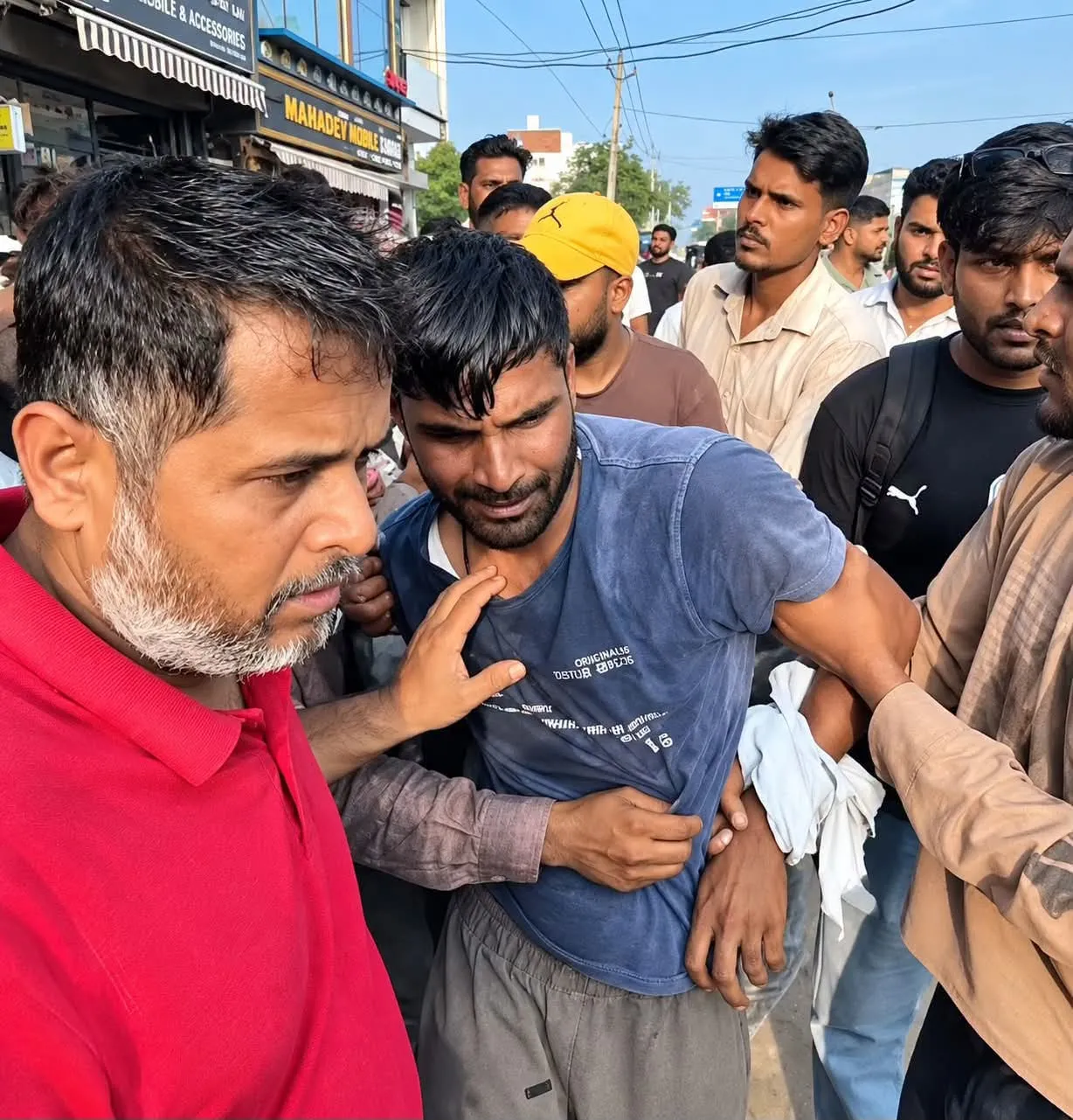 लुधियाना में मोके पर लोगो ने धर-दबोचा मोटरसाधियाना में लोगों ने मौके पर पकड़ा कथित मोटरसाइकिल चोर, वीडियो/तस्वीरें वायरल