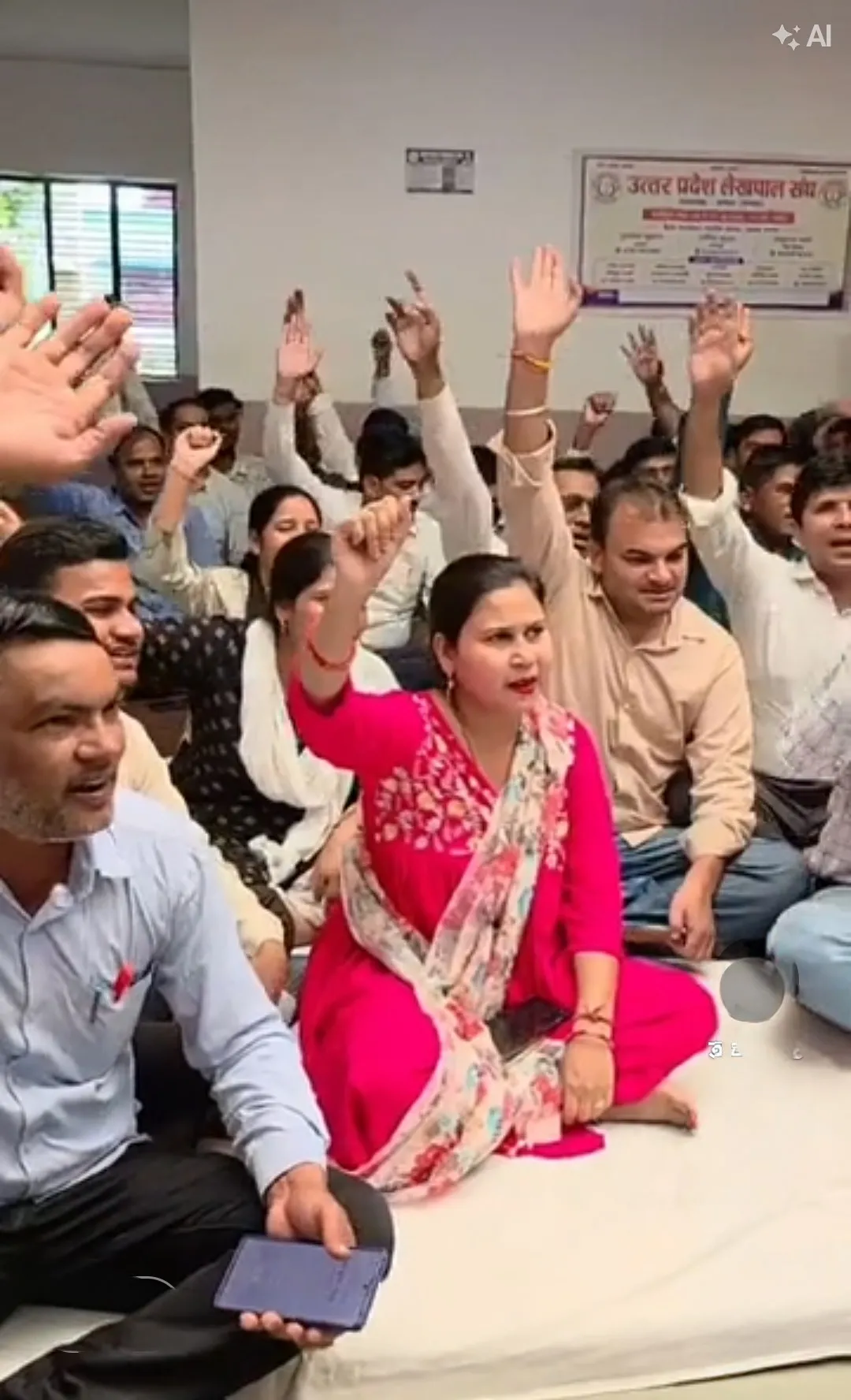 लेखपालों की सात सूत्रीय मांगों को लेकर हुंकार: सदर तहसील परिसर में धरना शुरू, आंदोलन की रूपरेखा तैयार।