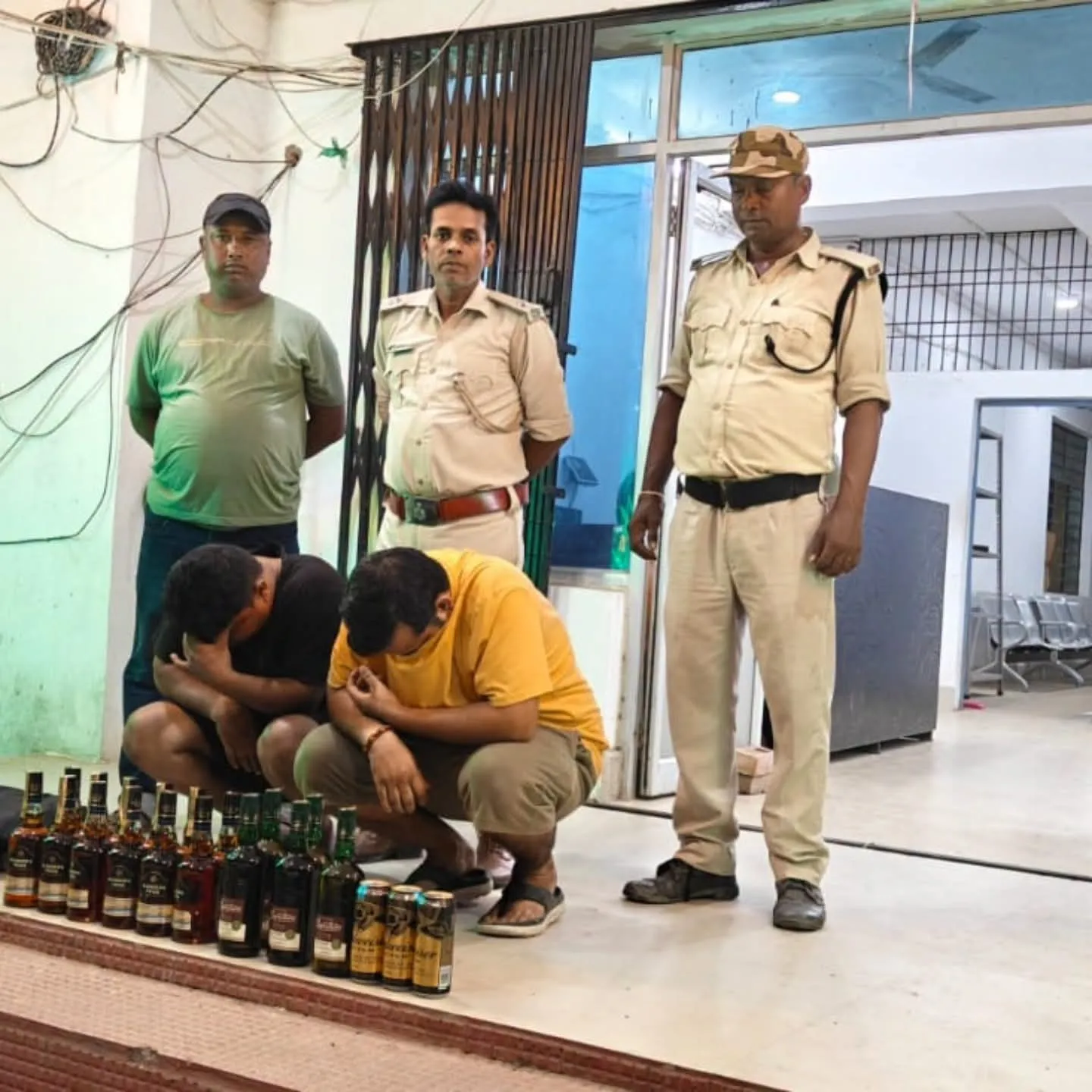 पूर्णिया में अवैध शराब के खिलाफ मद्यनिषेध विभाग की बड़ी कार्रवाई;- 14.250 लीटर विदेशी शराब/बीयर और 2 मोबाइल जब्त