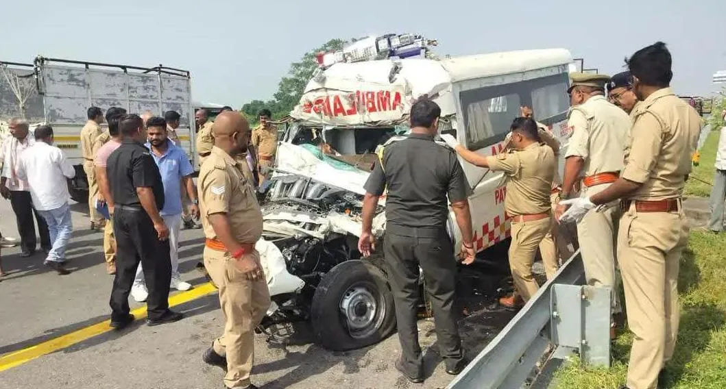 सुलतानपुर जनपद के  पूर्वांचल एक्सप्रेसवे पर दर्दनाक हादसा, शहीद की अंतिम यात्रा में बेटे समेत 04 की हुई दर्दनाक मौत