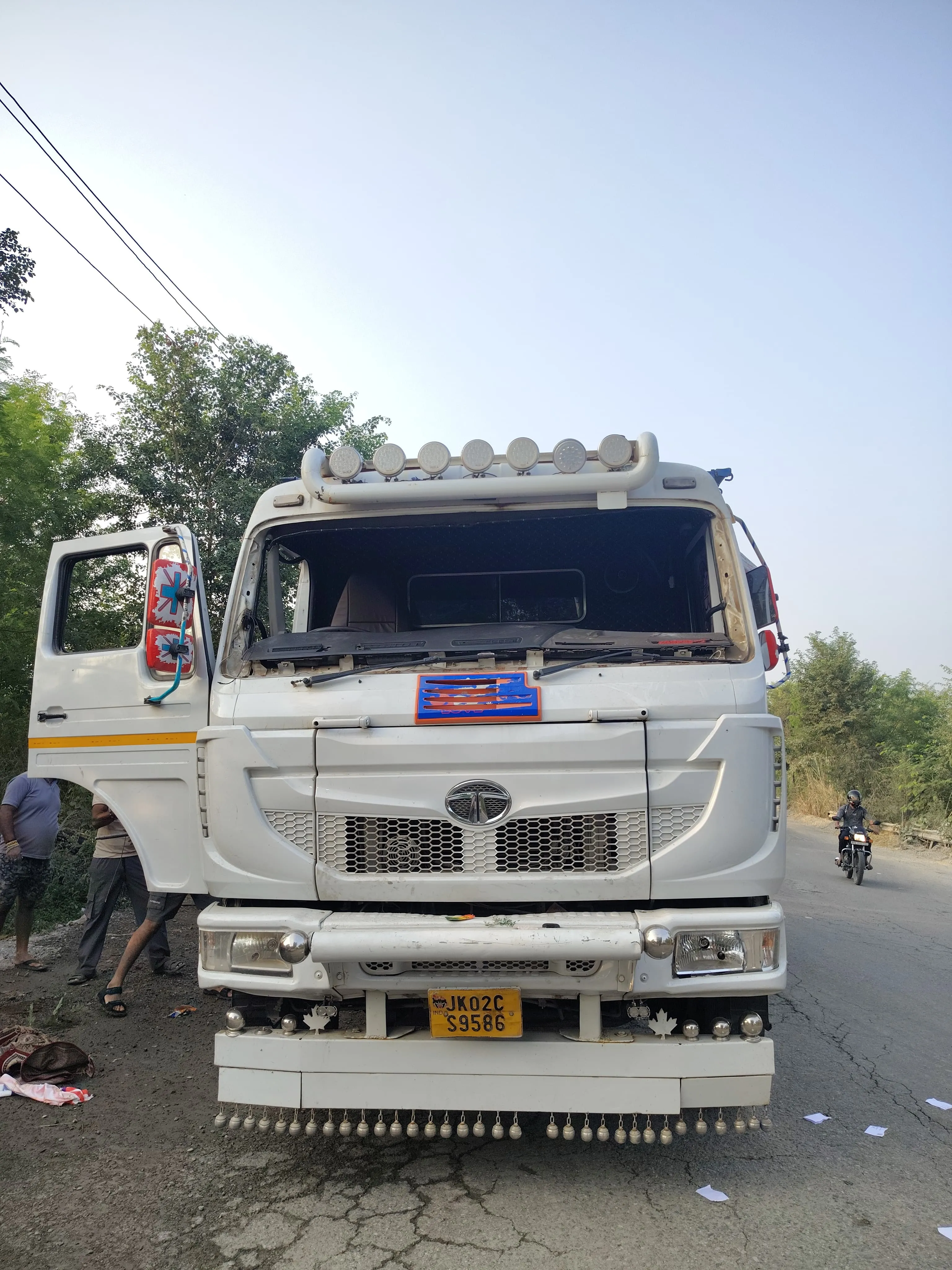 J&K POLICE KATHUA FOILED BOVINE SMUGGLING BID  AT KEERIAN GANDIYAL NAKA; 13 BOVINES RESCUED & 01 TRUCK SEIZED