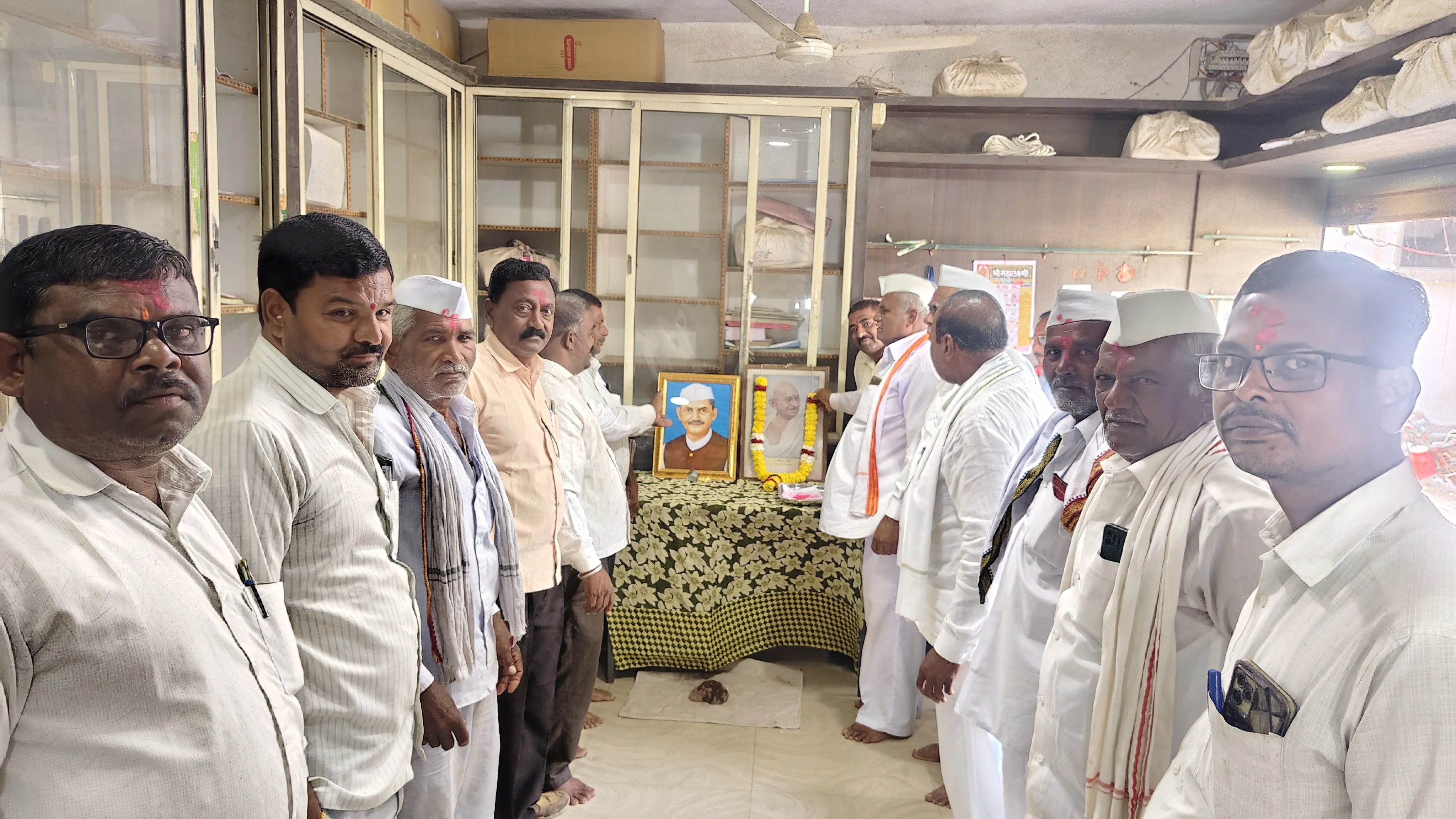 अंधारी ग्रामपंचायतीत महात्मा गांधी व लालबहादूर शास्त्री जयंती उत्साहात साजरी