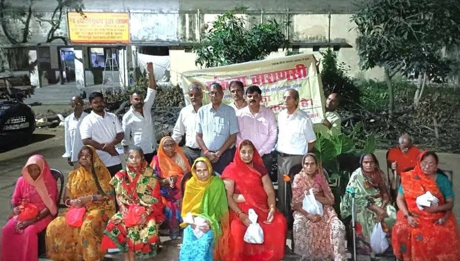 वाराणसी-माता नवमी पर कुष्ठ आश्रम में संकल्प ने बांटा सेवा और अपनत्व