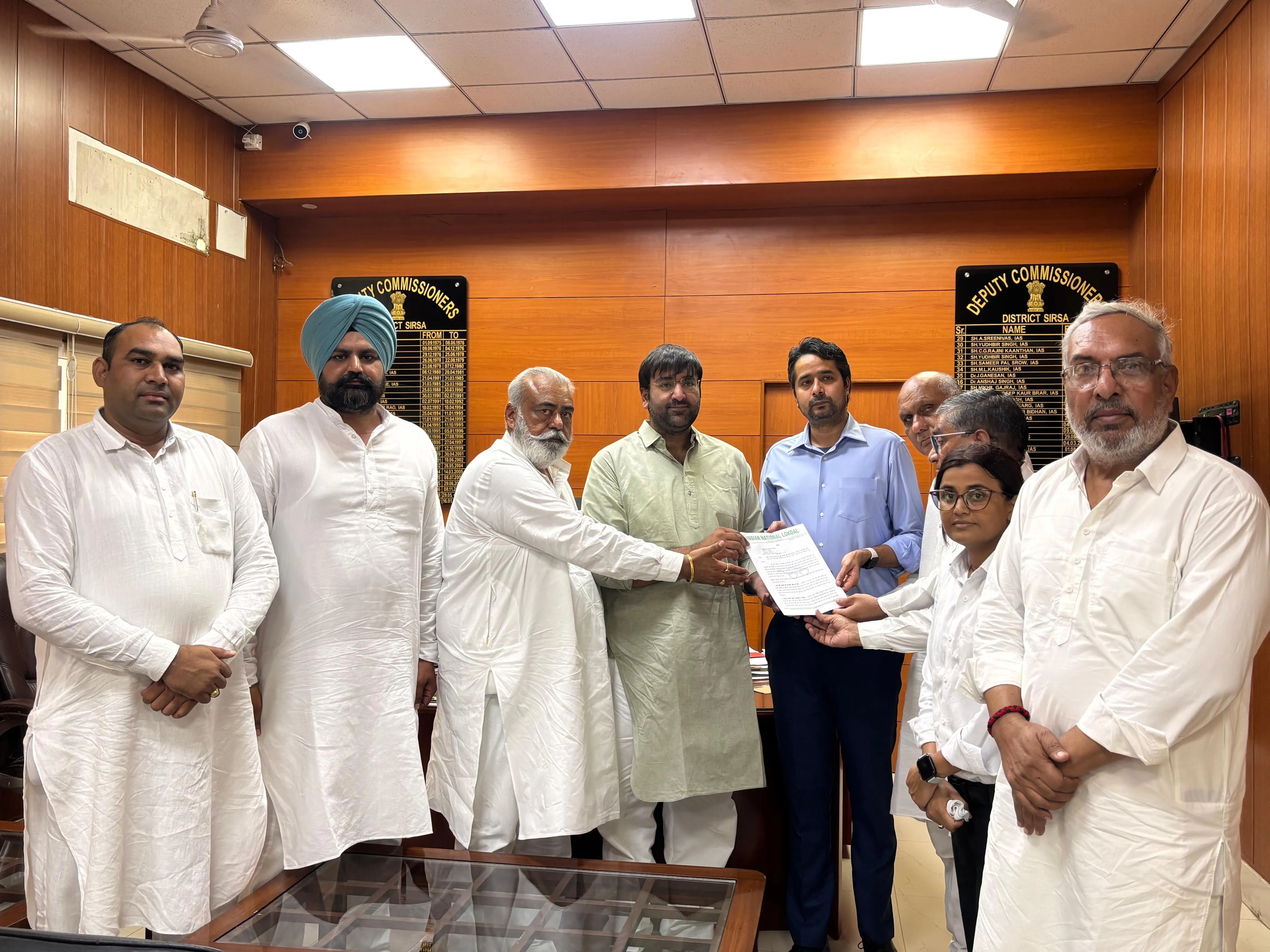 विधायक अर्जुन चौटाला के नेतृत्व में राज्यपाल के नाम उपायुक्त को सौंपा ज्ञापन, मंडी पहुंचकर किसानों की समस्याएं सुनीं
