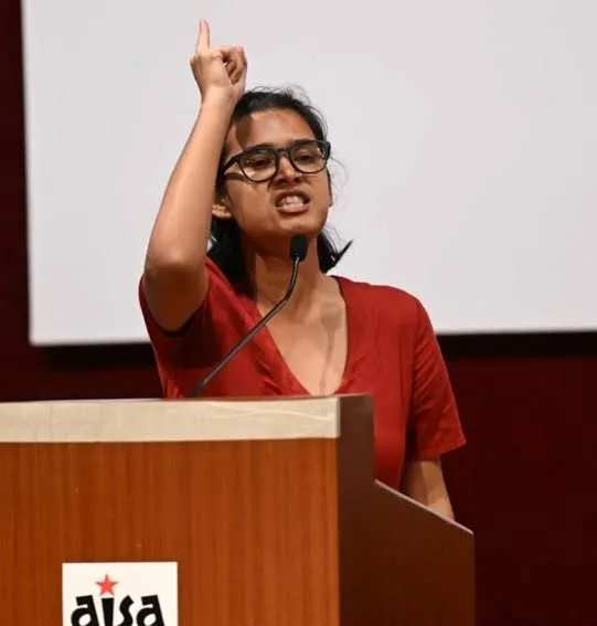 AISA प्रेसिडेंट नेहा बोरा कोलकाता यूनिवर्सिटी में कार्यक्रम में शामिल हुईं