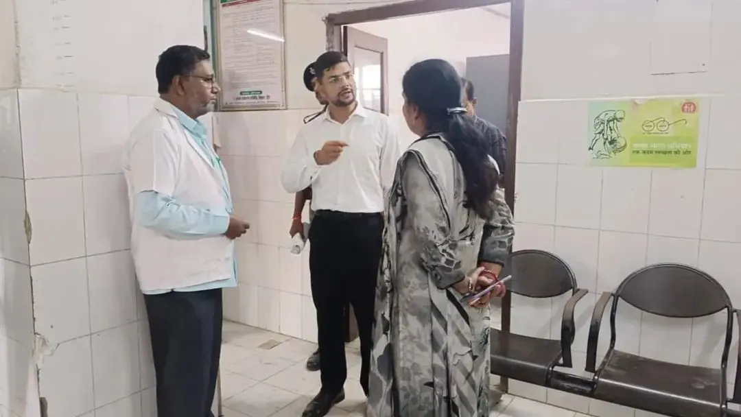 श्री अंशुल कुमार भा०प्र०से० जिलाधिकारी, पूर्णिया द्धारा क्षेत्र भ्रमण के दौरान अनुमंडल अस्पताल धमदाहा का औचक निरीक्षण