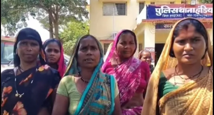 अवैध शराब के खिलाफ कायागांव की महिलाओं का प्रदर्शन, बोलीं- पति-बेटों को नशे ने बर्बाद किया