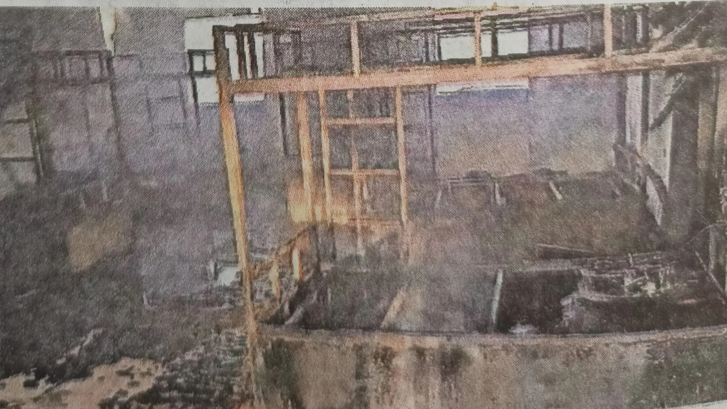 लखनऊ एयरपोर्ट के पास लेबर कैंप में लगी भीषण आग, 350 से अधिक मजदूर सुरक्षित बचाए गए