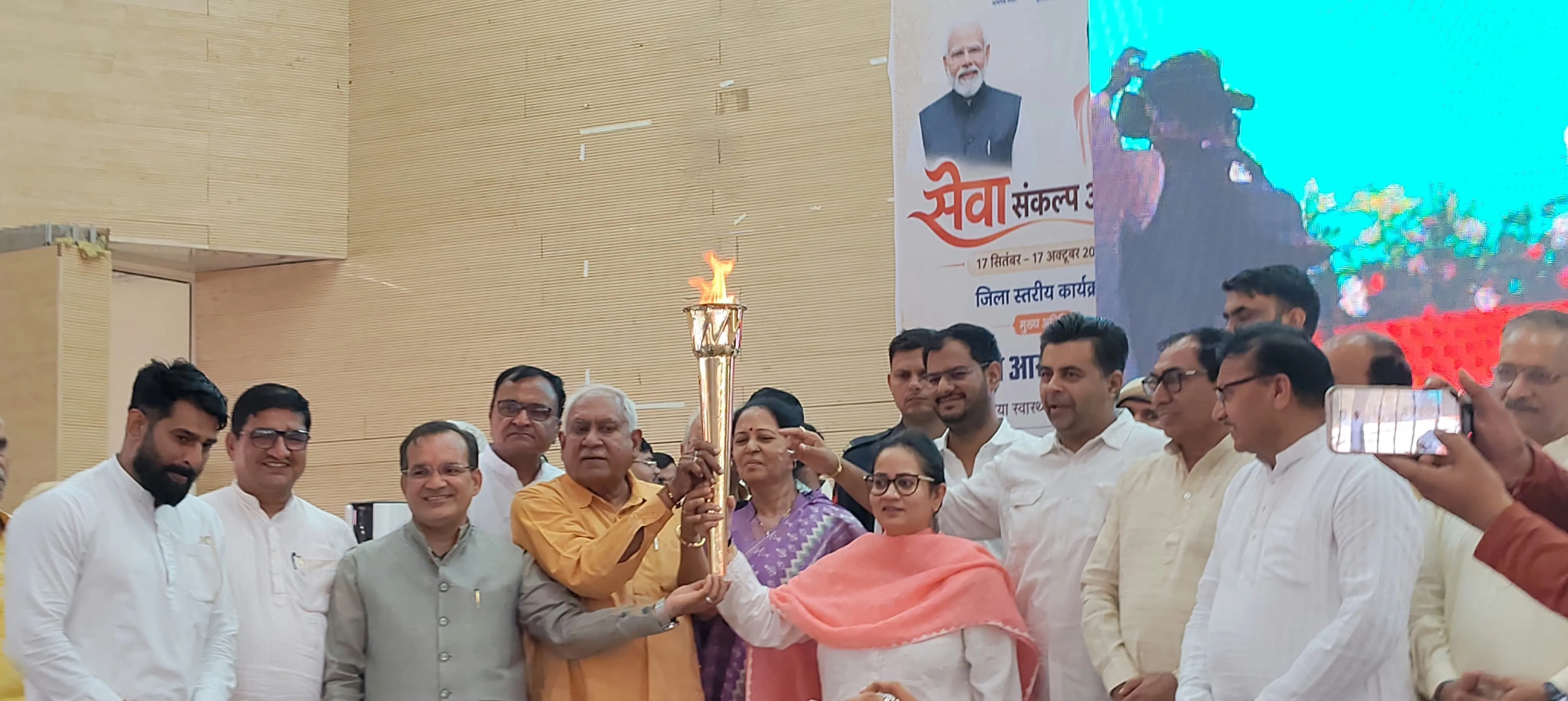 नारनौल में जिला स्तरीय सेवा ज्योति यात्रा कार्यक्रम आयोजित, विकसित भारत @2047 का लिया सामूहिक संकल्प।