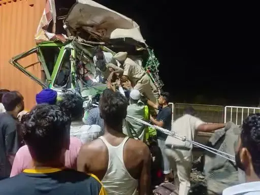 डबवाली में दो ट्रकों की आमने-सामने टक्कर, एक चालक की मौत