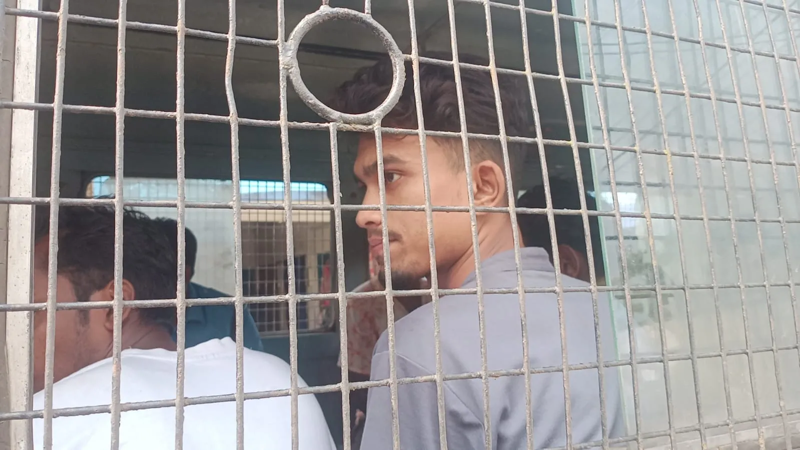 নাগাদিতে সপুত্রক কংগ্রেস নেতা খুনে আরেক অভিযুক্ত কে  ব্যারাকপুর থেকে গ্রেফতার করে আদালতে পাঠানো হল