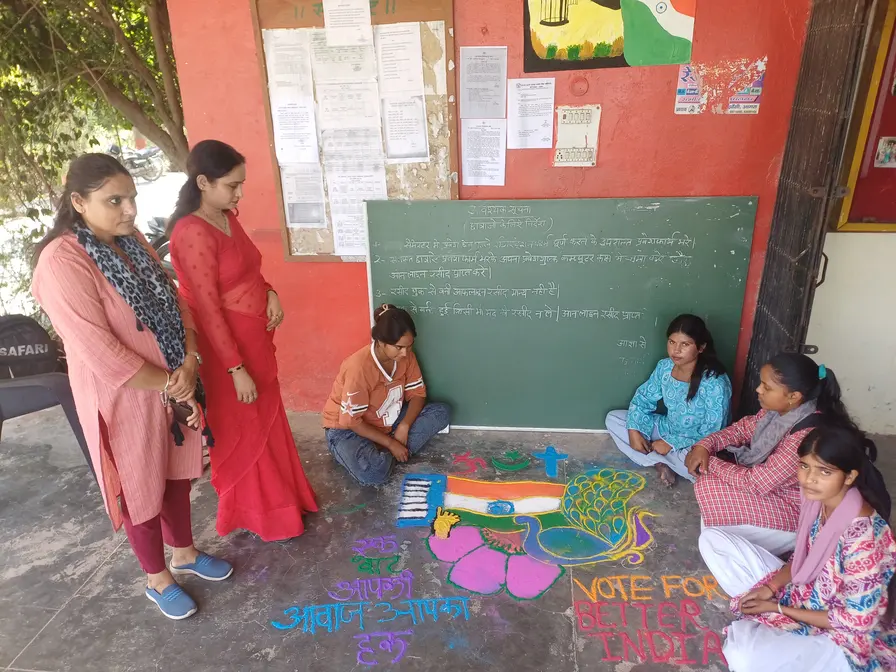 गुरसराय: NSS की बालिकाओं ने रैली, चित्रकला और शपथ से जगाई मतदाता जागरूकता की अलख — डॉ. पिंकी सिंह