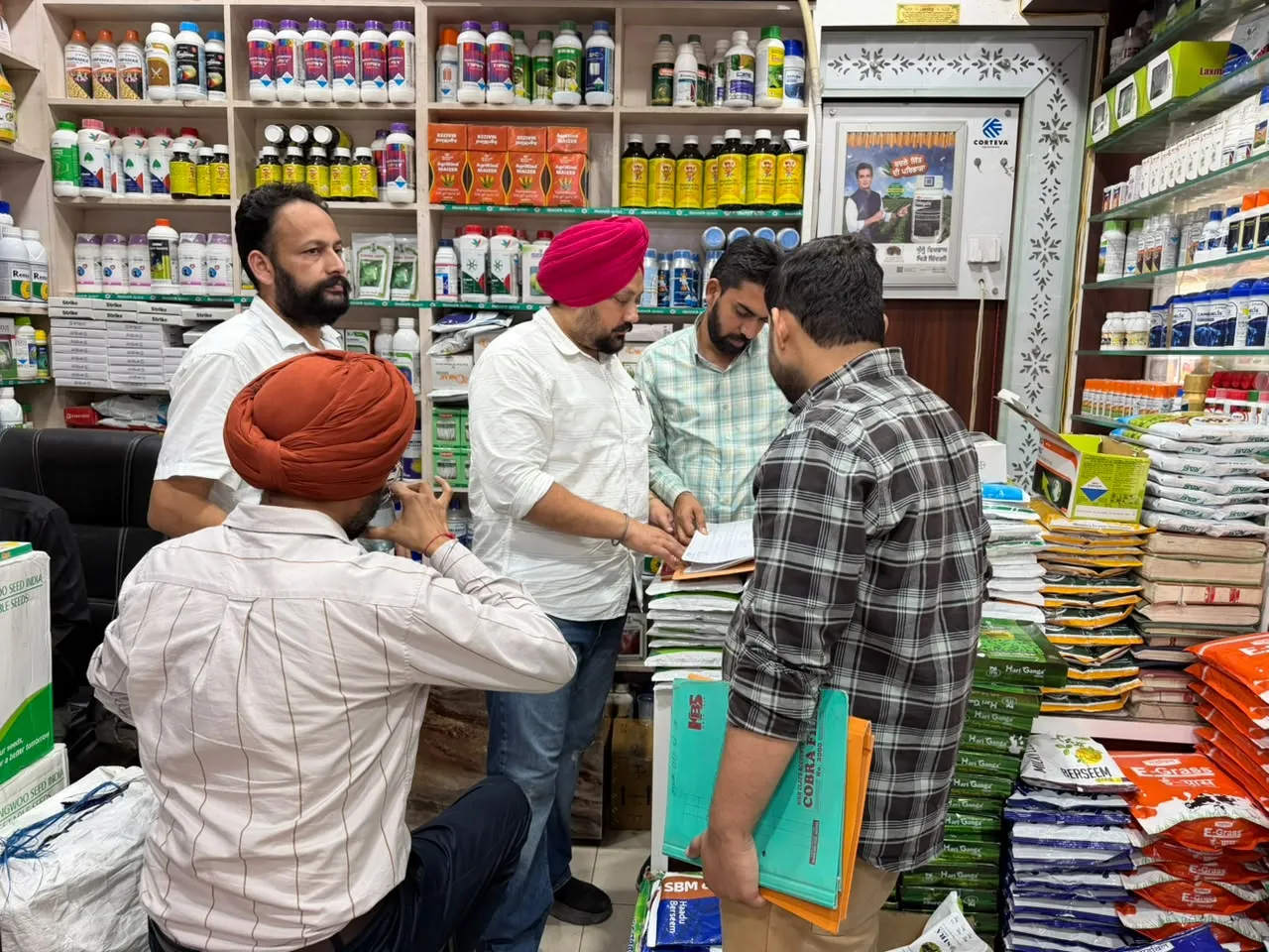 ਗੋਨਿਆਣਾ ’ਚ ਖਾਦ ਤੇ ਖੇਤੀ ਇਨਪੁਟਸ ਦੇ ਡੀਲਰਾਂ ਦੀ ਅਚਨਚੇਤ ਚੈਕਿੰਗ