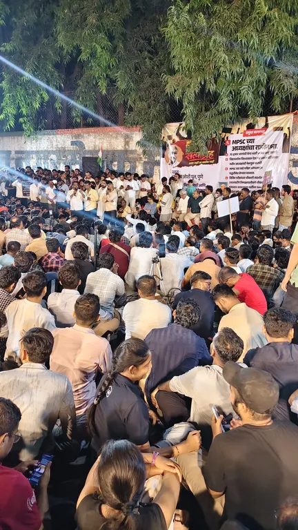 महाराष्ट्रातील विद्यार्थ्यांचे भविष्य रस्त्यावर! पुण्यात MPSC परीक्षार्थ्यांचा एल्गार; नवव्या दिवशीही आंदोलन सुरू.....